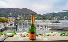 Appartamento Esclusivo Fronte Lago, In Centro A Como Con Garage